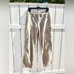 Garage Women’s Tan/Cream Cargo Size 7 Pants